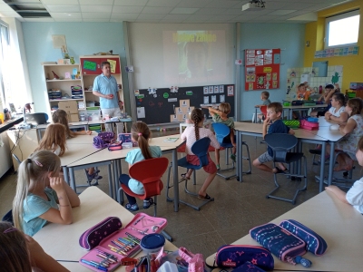 Besuch vom Zahnarzt in der 1. Klasse