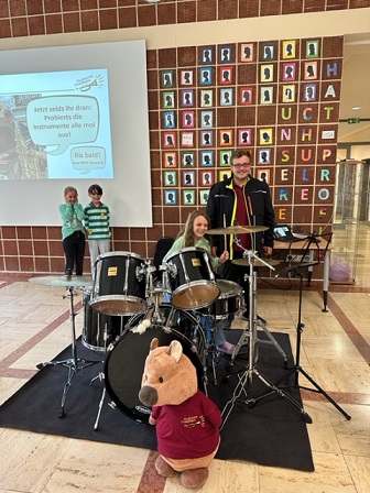 Instrumentenkarussell in der 3. Klasse zu Besuch