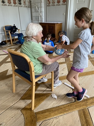 Klasse 4 im Altenheim Hochaltingen