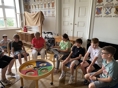 Klasse 4 im Altenheim Hochaltingen