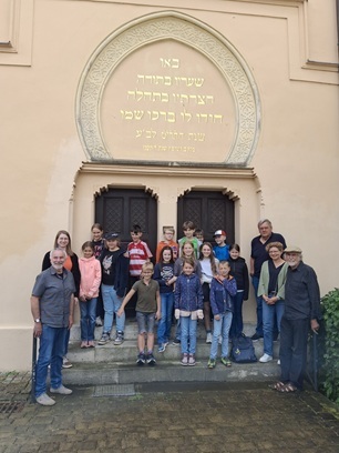 Auf den Spuren der Geschichte: Unsere Viertklässler besuchen die ehemalige Synagoge in Hainsfarth